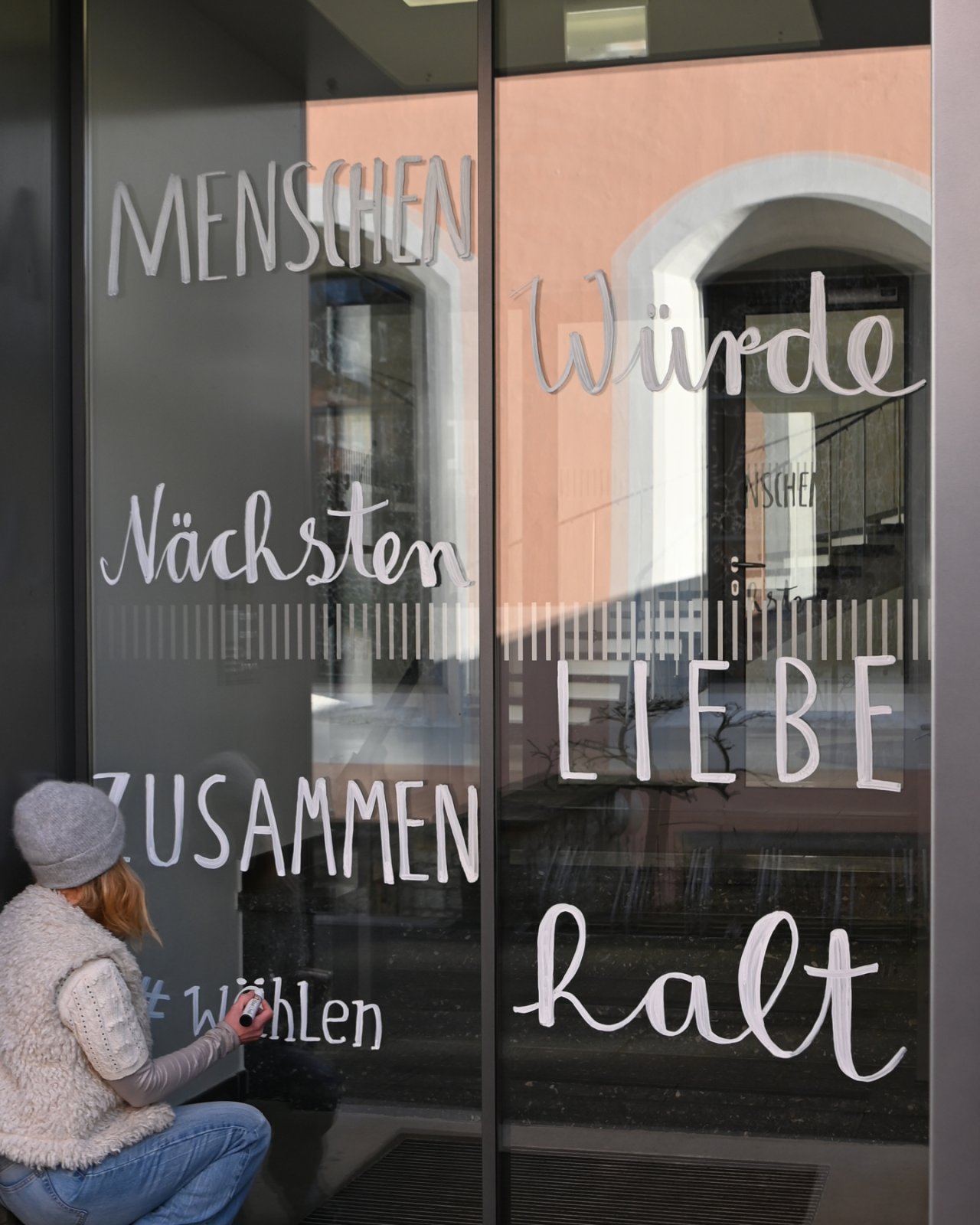 Auf der Eingangstür des LÜCHTENHOF: 