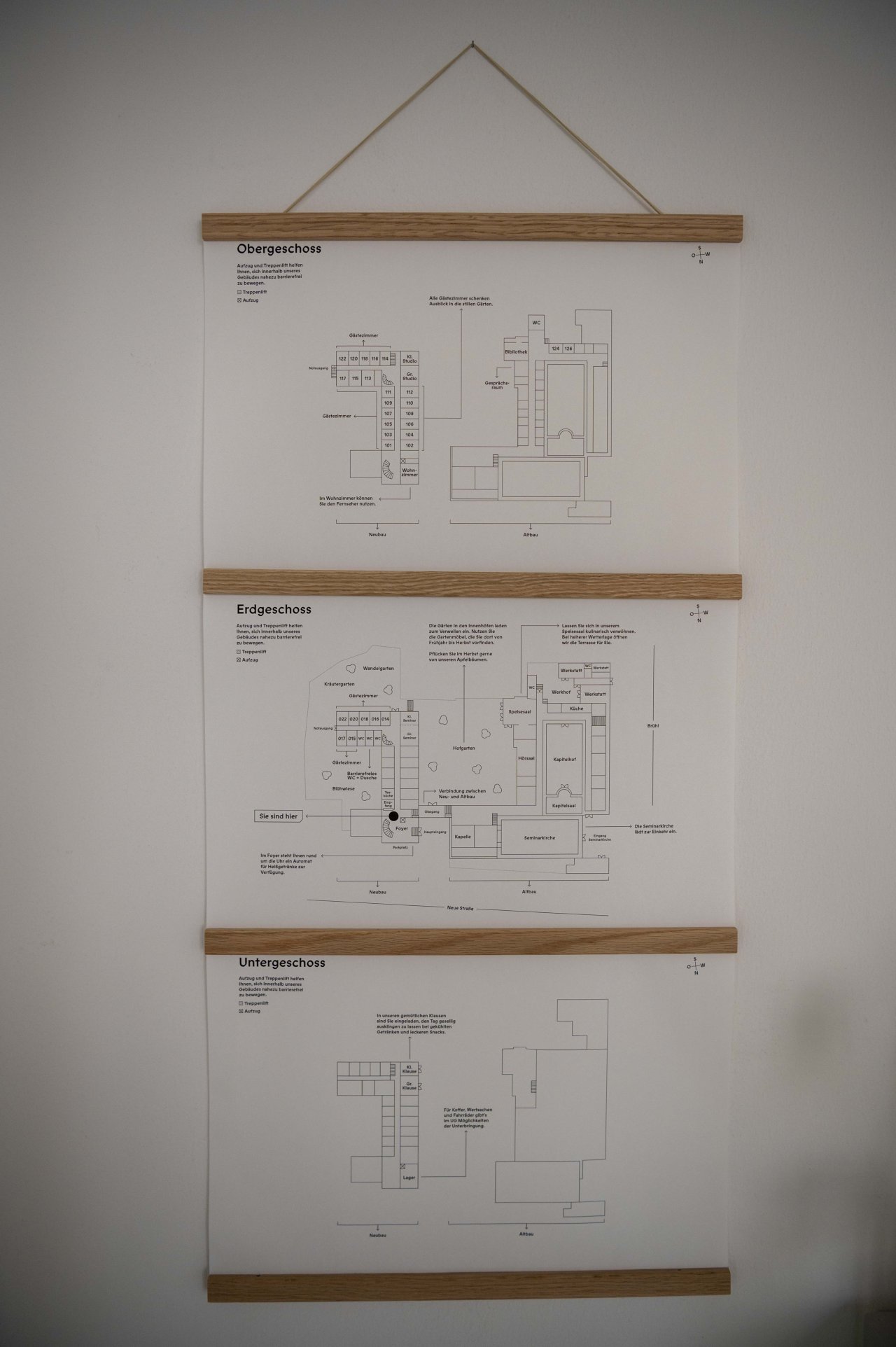 LÜCHTENHOF - Empfang - Lagepläne an der Wand